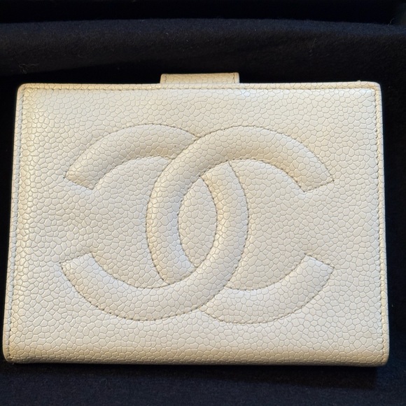 Chanel White Leather Wallet - Picture 2 of 16